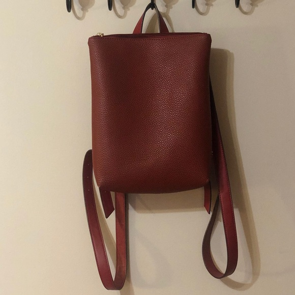 Simons Maroon BackPack with Gold Detailing - Picture 3 of 8